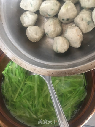 青萝卜鱼丸汤的做法步调：6
