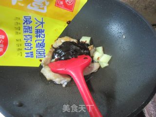 黄焖虾鸡翅中的做法步调：4
