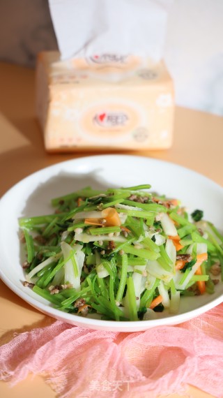 芹菜炒肉终的做法步调：7