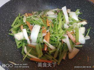 芹菜炒肉终的做法步调：6