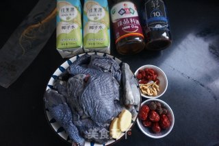 没有减一滴火的椰子黑鸡汤的做法步调：1