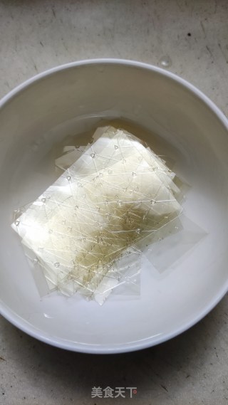 草莓酸奶慕斯蛋糕的做法步调：1