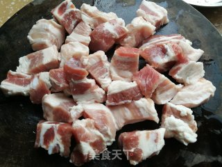 腐乳白烧肉的做法步调：1