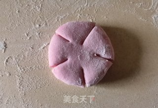 樱花花馒头的做法步调：3