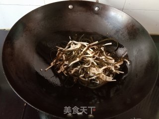 千张炒海带丝的做法步调：5