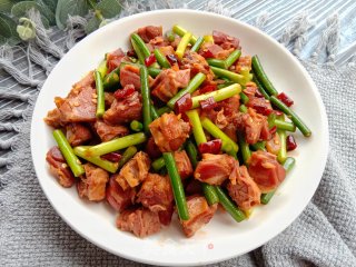 蒜苔炒腊鸭腿的做法步调：10