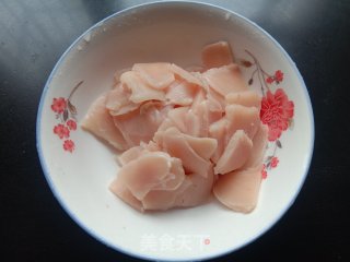 青椒炒鸡胸肉的做法步调：2