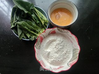 菠菜鸡蛋饼的做法步调：1