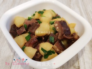 腊排骨烧土豆的做法步调：11