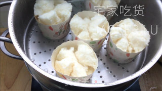 家常牛奶米糕，建造便利，浓浓的牛奶战年夜米喷鼻气鼓鼓，进口苦涩硬糯。的做法步调：6