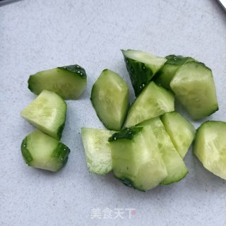 木耳拌黄瓜的做法步调：2