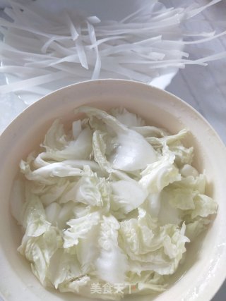 明白菜猪肉炖粉条的做法步调：7