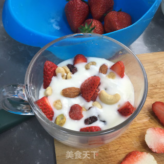 脆果草莓酸奶杯的做法步调：8