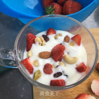 脆果草莓酸奶杯的做法步调：6