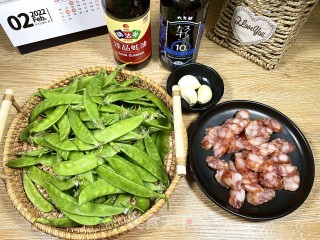 香肠炒荷兰豆的做法步调：1