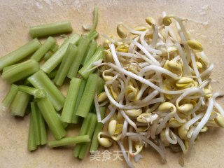 小酥肉年夜烩菜的做法步调：2