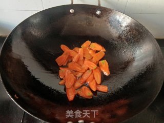 胡萝卜烧草鱼腩的做法步调：2