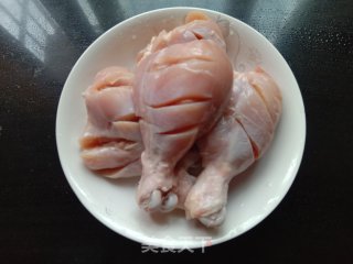 浑蒸花椒鸡腿的做法步调：1