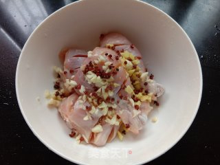 浑蒸花椒鸡腿的做法步调：2