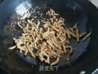 蘑菇胡萝卜炒肉丝的做法步调：3