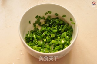 喷鼻葱肉紧里包的做法步调：4