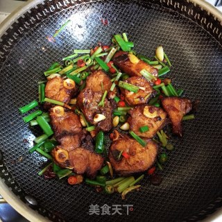 干锅鱼块的做法步调：8