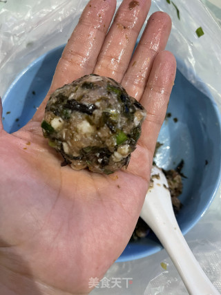 喷鼻煎紫菜肉馅饼的做法步调：7