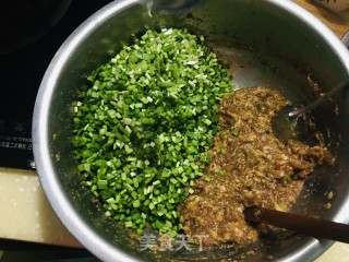 五花肉韭菜火饺的做法步调：10