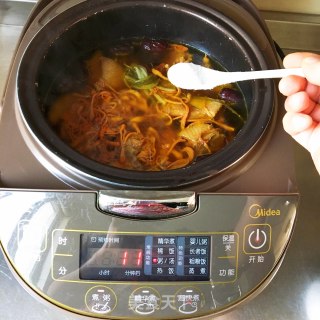 虫草花鸡汤的做法步调：5