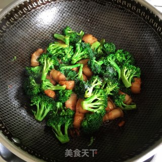 西兰花炒肉的做法步调：6
