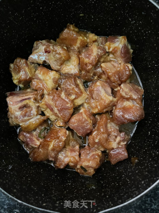 北瓜蒸葱油排骨的做法步调：6