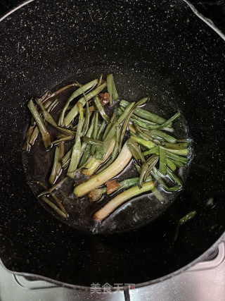 北瓜蒸葱油排骨的做法步调：3