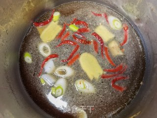 荷叶饼夹小酥肉的做法步调：10