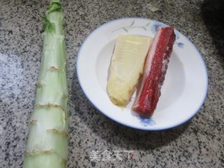 风干肉炒单笋的做法步调：1