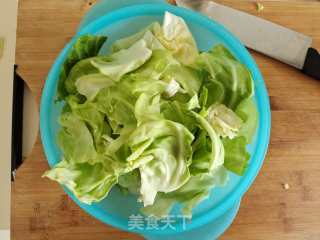 陈喷鼻香
下饭的腊肉炒圆利剑菜的做法步伐
：2