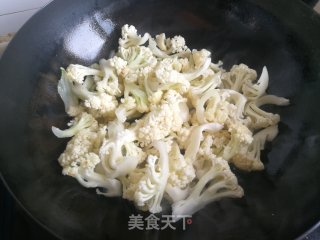 鳞虾烧花菜的做法步调：6