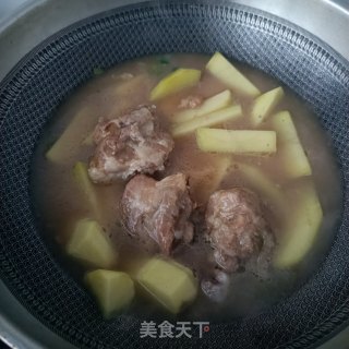 土豆炖排骨的做法步调：9