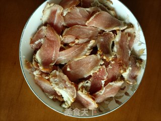 喷鼻菇蒸腊肉的做法步调：6