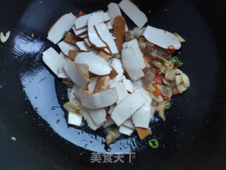 韭菜炒喷鼻干的做法步调：10
