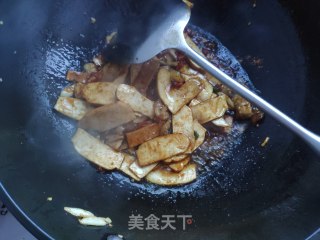 韭菜炒喷鼻香
干的做法步伐
：12