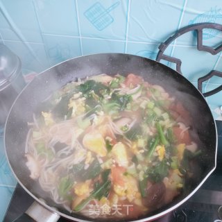 喷鼻香
菇、菠菜汤里的做法步伐
：11