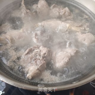 家常排骨炖鸡的做法步调：3