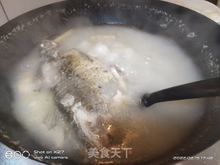 鲫鱼萝卜鸡蛋汤的做法步调：4