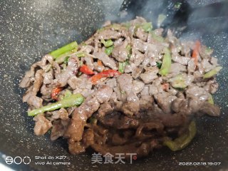 青椒芹菜炒牛肉的做法步调：5