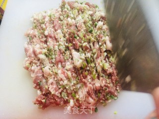 年夜肉韭菜饺子的做法步调：2
