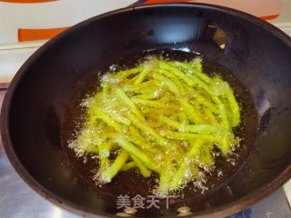 干煸豆角的做法步伐
：8
