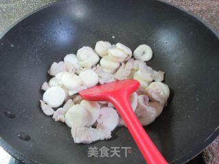 五花肉炒荸荠的做法步调：6
