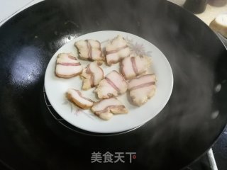 咸肉炒蘑菇冬笋的做法步调：1