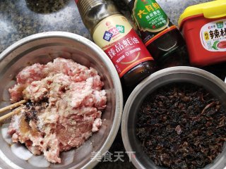 一次一个不敷的梅干菜烧饼的做法步调：2