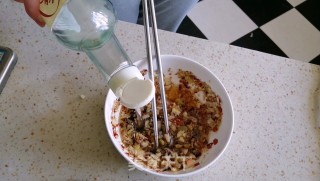 典范川味担担里，吃一次便历历在目的滋味的做法步调：16